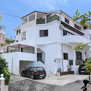 Bagaric Apartment