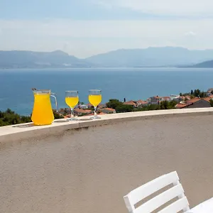 https://apartments-in-villa-top-trogir.hotels-in-trogir.com